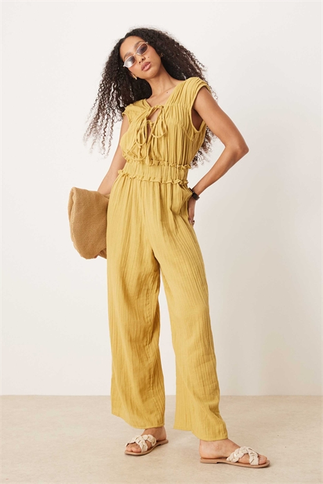 Комбинезон с двойной драпировкой на груди артикул 142201205