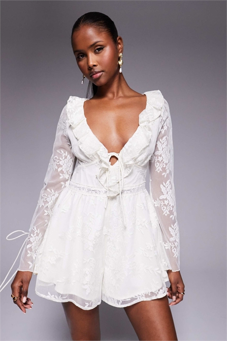 Комбинезон из кружева с рюшами и завязками артикул 143357828