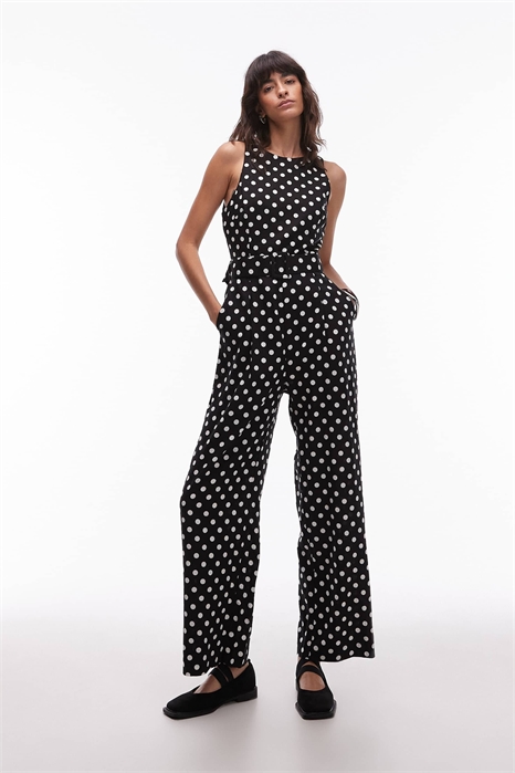 Комбинезон прямого кроя в горошек с поясом, подчеркивающим талию артикул 149821039