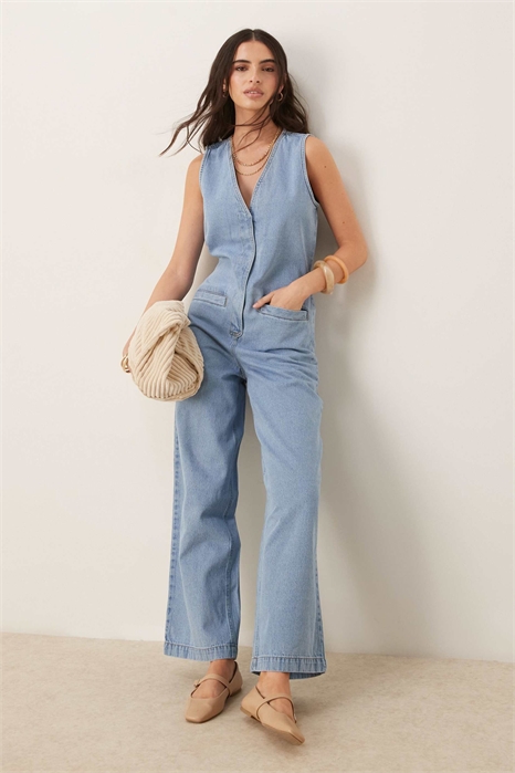 Джинсовый комбинезон без рукавов с завязками на спине артикул 142175948