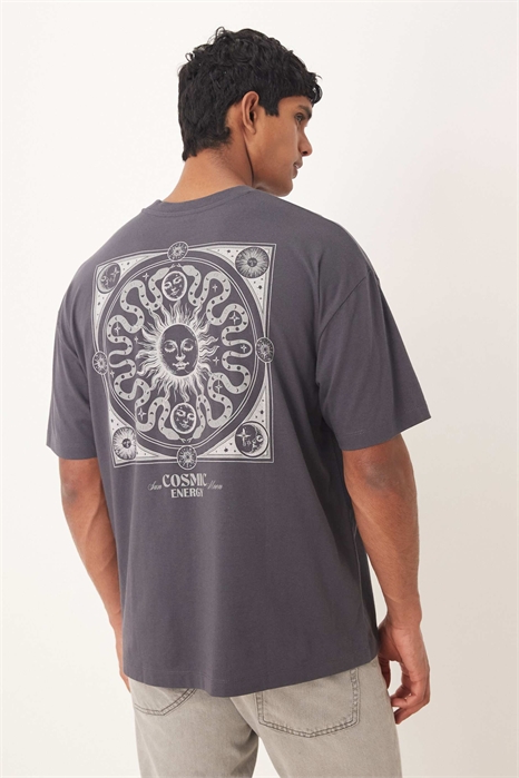 Футболка свободного кроя с изображением небесных тел артикул 153908126