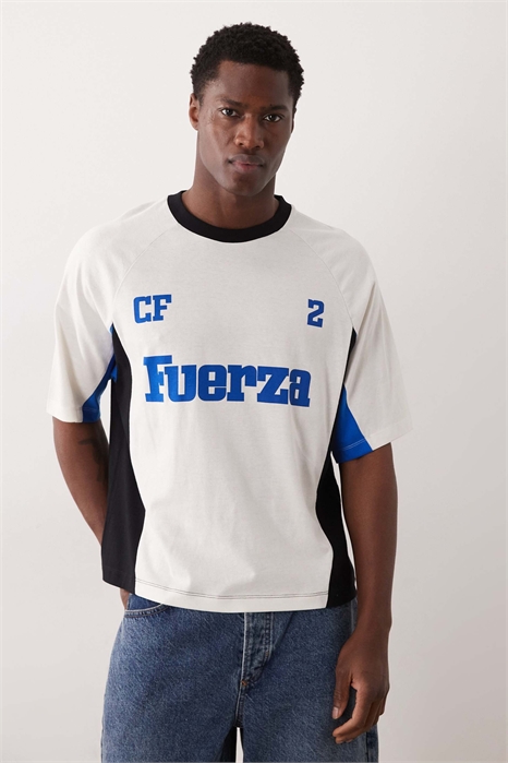 Прямая футболка свободного кроя с вставками из другого материала и спортивной графикой артикул 152700711