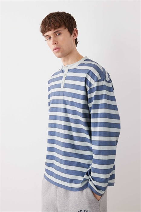 Футболка с длинным рукавом и воротником-хенли артикул 155249824