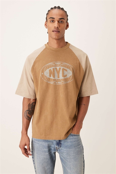 Футболка свободного кроя с рагланными рукавами и принтом с изображением Нью-Йорка артикул 152473695