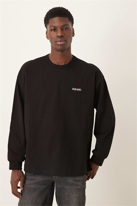 Футболка свободного кроя с длинными рукавами и вышивкой на груди артикул 153756214