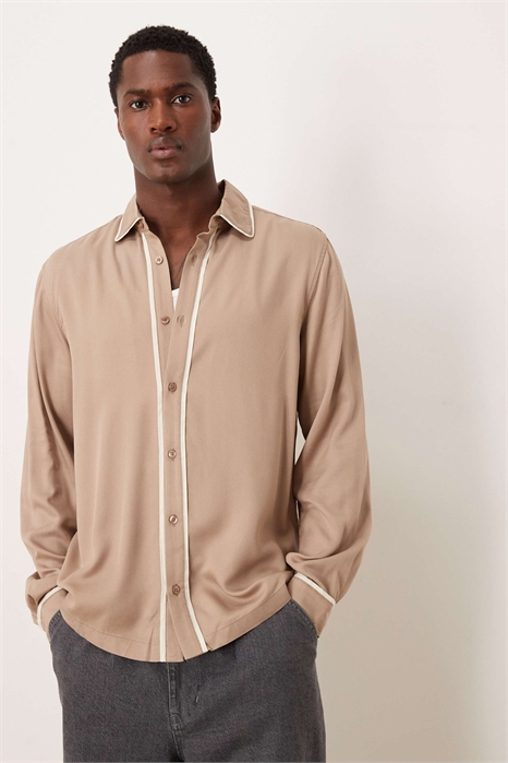 Обычная рубашка с контрастной окантовкой артикул 150562239