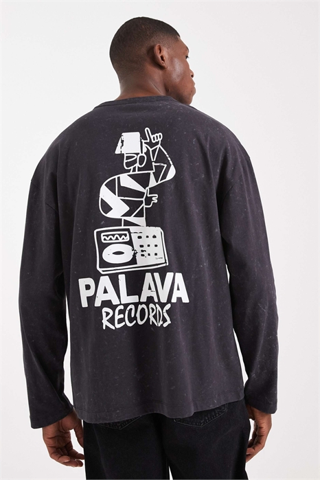 Футболка свободного кроя с длинными рукавами и принтом на спине артикул 152708777