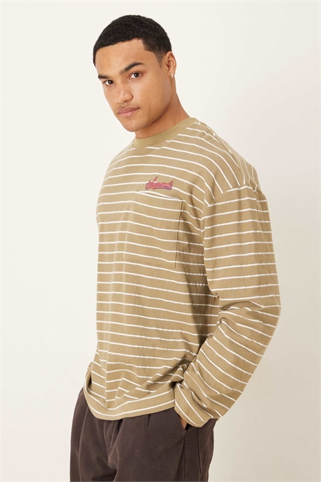 Футболка свободного кроя с длинными рукавами и вышивкой на кармане артикул 151995888