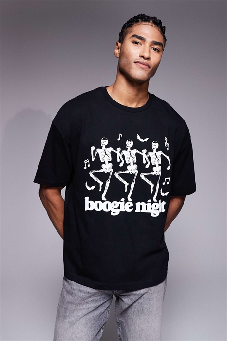 Объёмная футболка свободного кроя с изображением танцующего скелета артикул 152150733