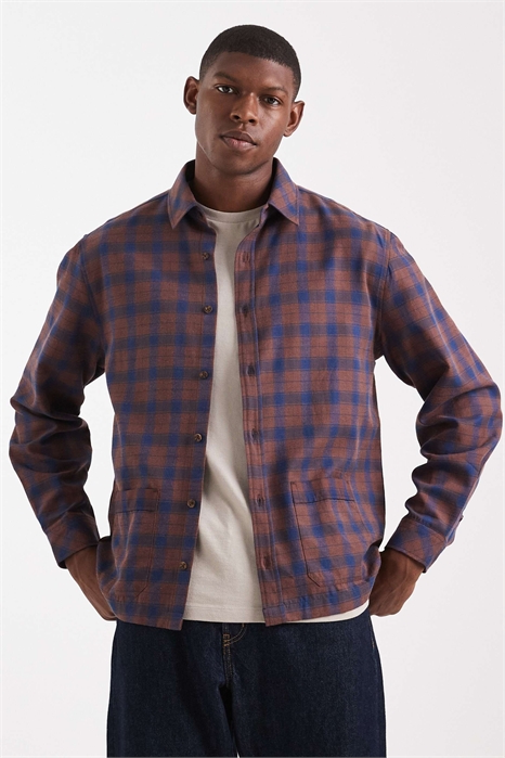 Рубашка с карманами артикул 152190201