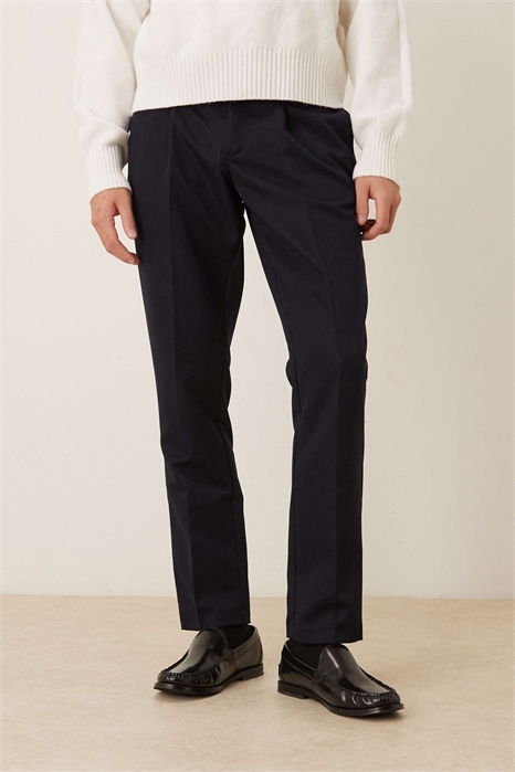 Стильные брюки приталенного кроя артикул 149724710