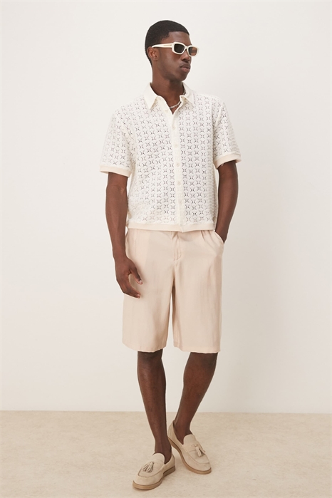 Бермуды свободного кроя с акцентом на ремне артикул 143379097