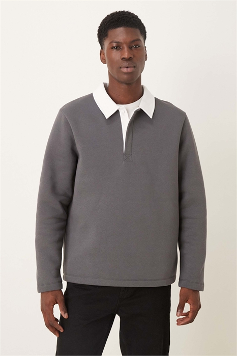 Толстовка с высоким воротником и контрастным воротником артикул 153527588