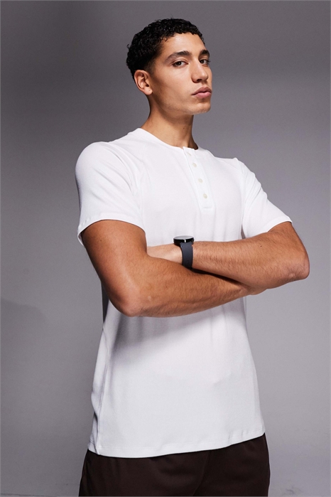 Футболка-хенли с рагланными рукавами и ультрамягкой модальной ребристой тканью, облегающего кроя, для отдыха артикул 152460824