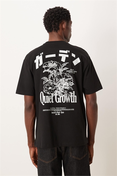 Футболка свободного кроя с сувенирным принтом артикул 150345513