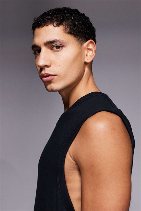 Майка с V-образным вырезом, ультрамягкая, из модального трикотажа, облегающего кроя, для дня отдыха артикул 152460828