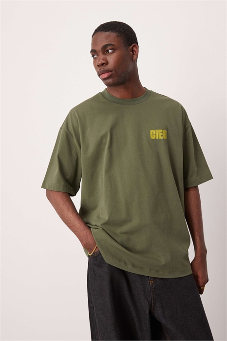 Футболка свободного кроя с принтом на груди артикул 148222292