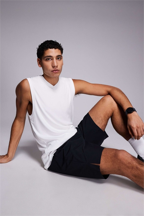 Майка с V-образным вырезом, ультрамягкая, из модального трикотажа, облегающего кроя, для дня отдыха артикул 152460879