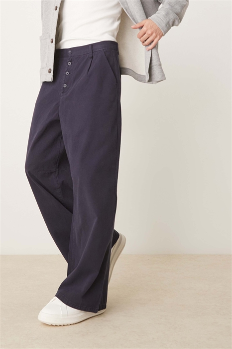 Брюки из твила «подкова» с складкой, темно-синие артикул 144910151