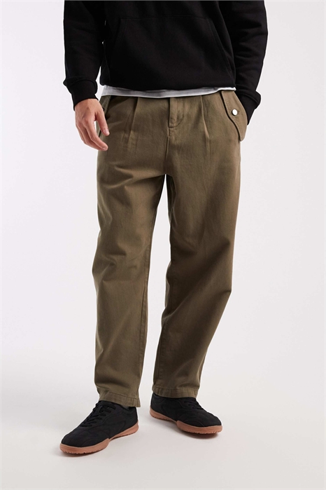 Брюки свободного кроя с зауженными штанинами артикул 153750781