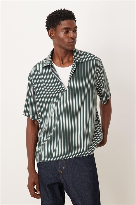 Рубашка свободного кроя с завышенной линией плеч артикул 150562350