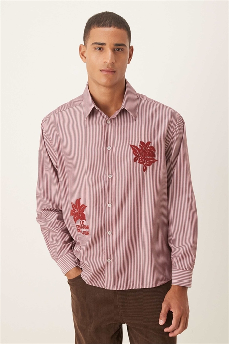 Рубашка свободного кроя с цветочной вышивкой артикул 151309046