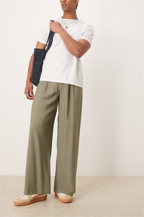 Брюки свободного кроя с двойной строчкой по складке артикул 143021263