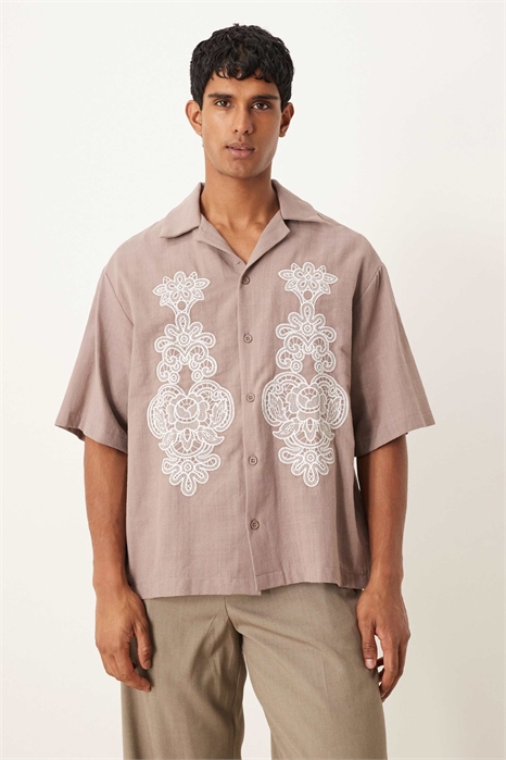 Рубашка свободного кроя с фактурной текстурой и вышивкой артикул 148819564