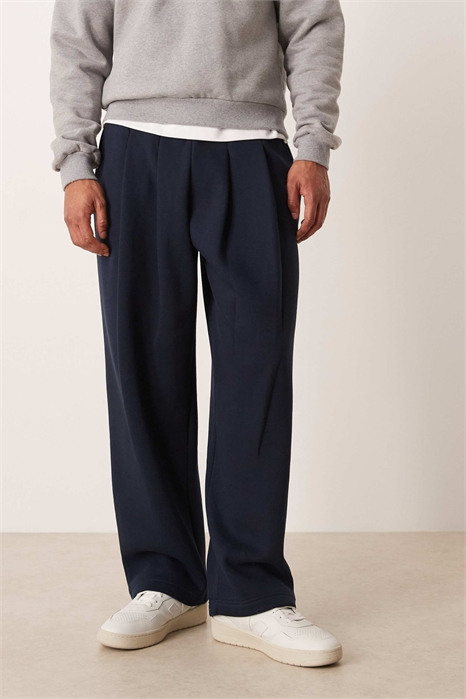 Джоггеры с широкими брючинами и складками артикул 153689092