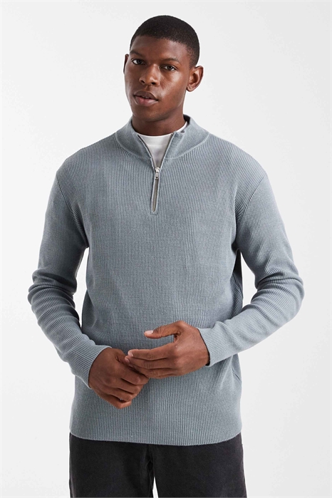 Свитер из трикотажа с полосками и полузастежкой-молнией артикул 151966954