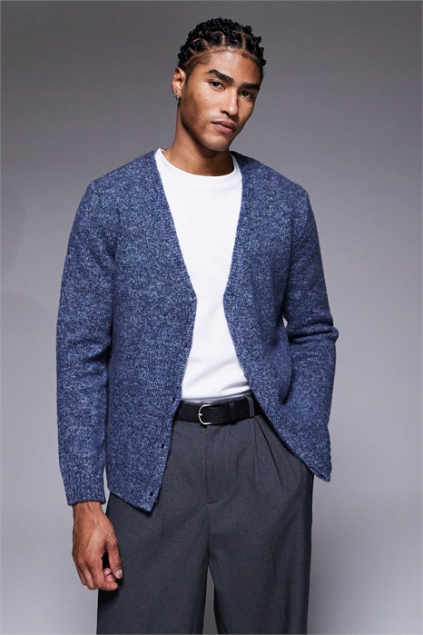 Свободный вязаный кардиган с V-образным вырезом и потайной застежкой артикул 151966751