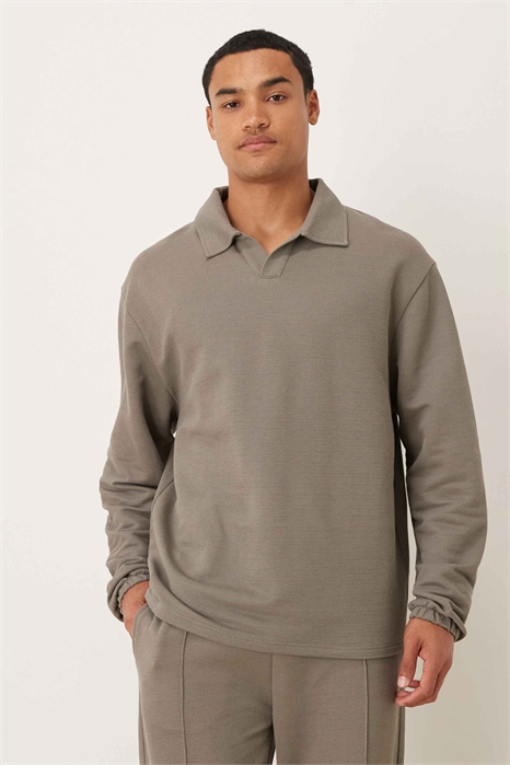 Поло с воротником-ревер и крупной пике-тканью артикул 151525965