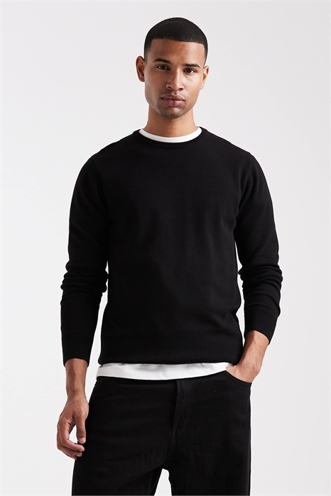 Свитер из тонкого трикотажа с круглым вырезом артикул 143483231