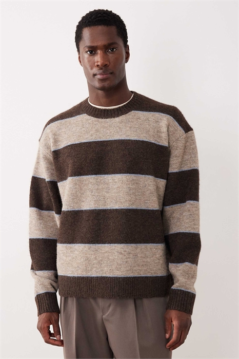 Вязаный свитер в стиле преппи с круглым вырезом артикул 153574882