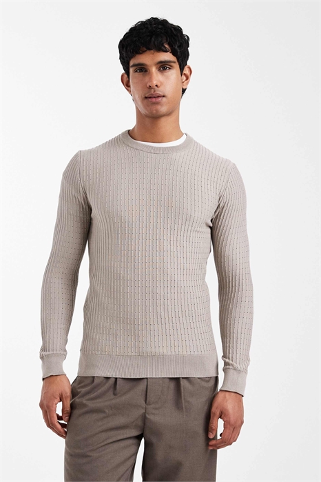 Свитер из трикотажа с текстурной вязкой, облегающий силуэт артикул 152313336