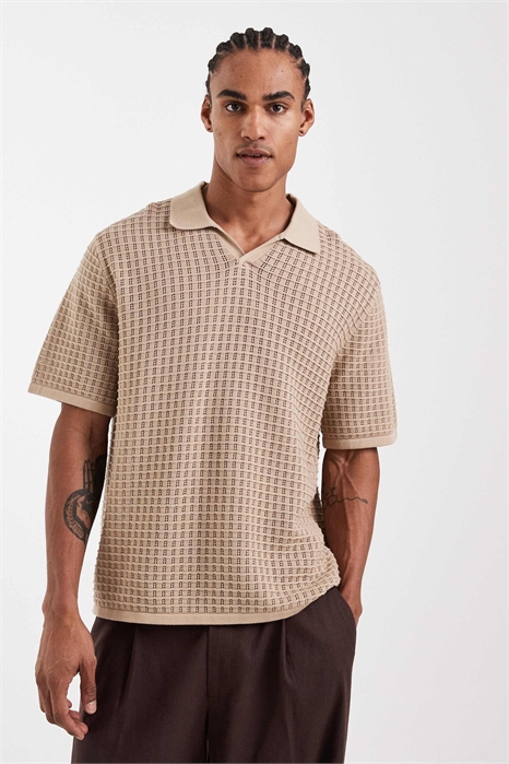 Трикотажное поло с разрезом на горловине артикул 154767628