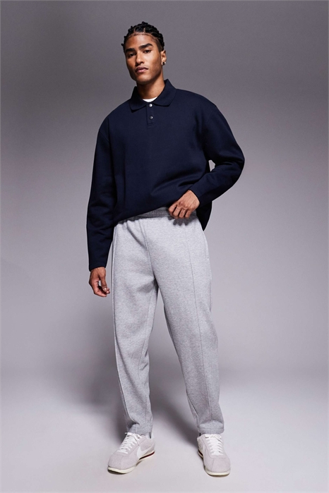 Джоггеры зауженного кроя с мелкими складками артикул 149108717