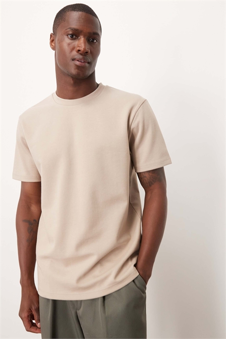 Футболка с круглым вырезом из плотной ткани артикул 146850134