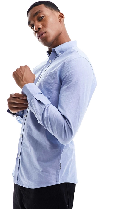 Рубашка оксфорд с застежкой на пуговицах и приталенным кроем артикул 131286267