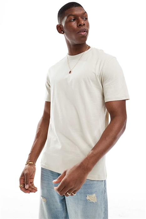 Футболка приталенного кроя артикул 138686285