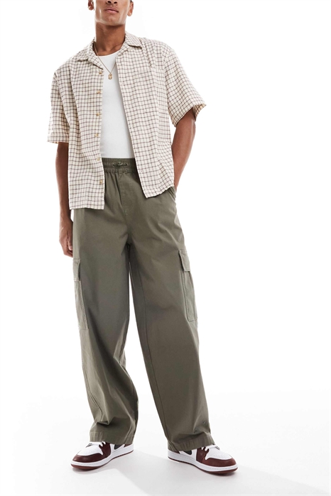 Широкие брюки-карго с эластичным поясом артикул 143420923