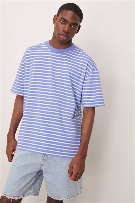 Футболка свободного кроя артикул 141464345