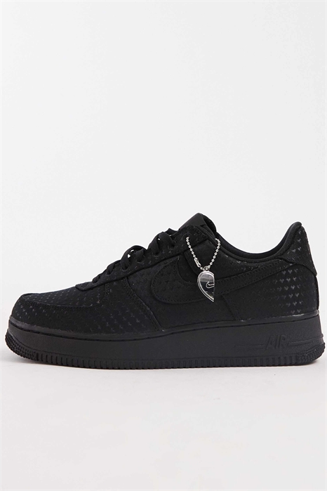 Кроссовки Air Force 1 '07 с вышитыми сердечками артикул 149961232