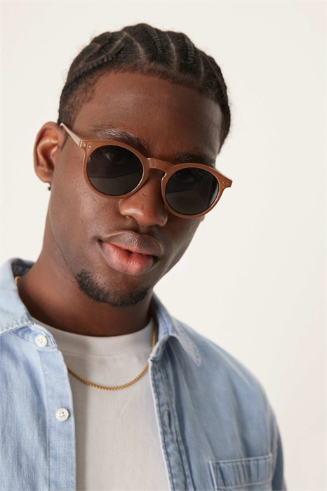 Круглые солнцезащитные очки в ретро-стиле с дымчато-коричневыми стеклами и коричневой оправой артикул 140415776