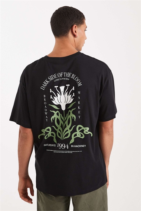 Футболка свободного кроя с принтом в виде цветка на спине артикул 151340911