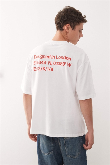 Футболка с кровельным кроем артикул 147326389