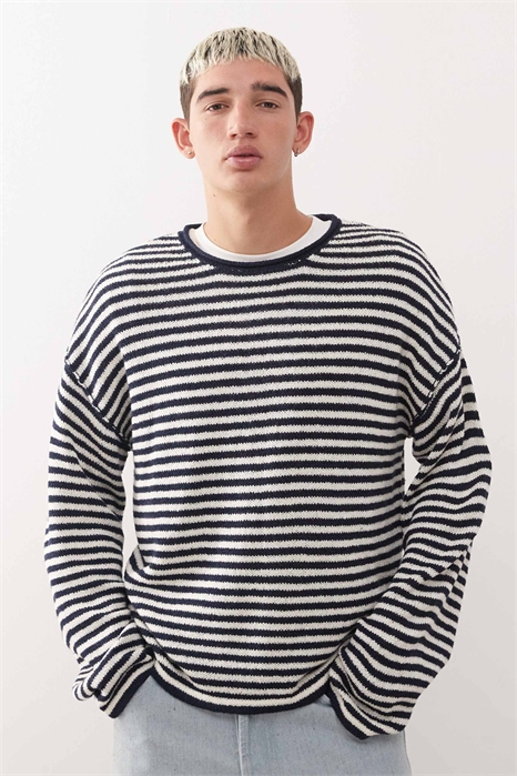 Свободный свитер оверсайз из тонкого трикотажа артикул 143022881