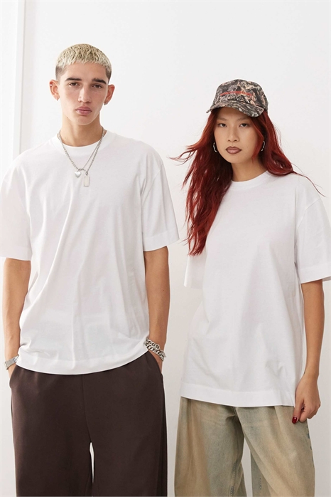 Универсальная белая футболка артикул 135721596