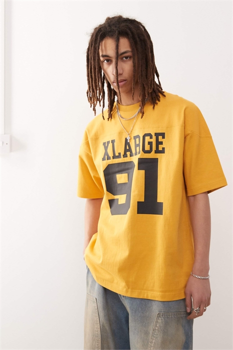 Футболка с крупным логотипом и номером 91, напечатанным желтым цветом артикул 142998271