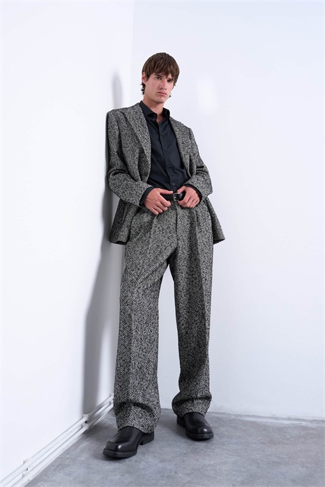 Брюки из шерстяной смеси с широкими брючинами и узором «елочка» артикул 147700015